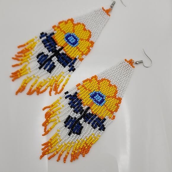 Floral Retro Beaded Earrings - Picture 5 of 5